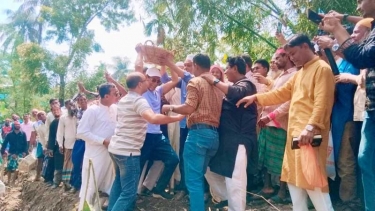 বরগুনা ক্রোকে খাল খনন কর্মসূচীর উদ্বোধন করলেন চীফ হুইপ