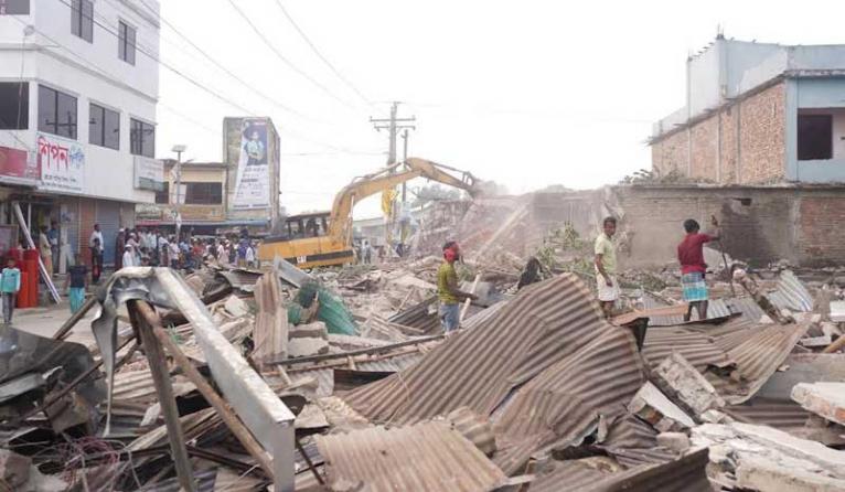 নান্দিনায় ব্রহ্মপুত্র সেতুর ভূমি দখলমুক্ত, উচ্ছেদ অভিযানে জেলা প্রশাসন