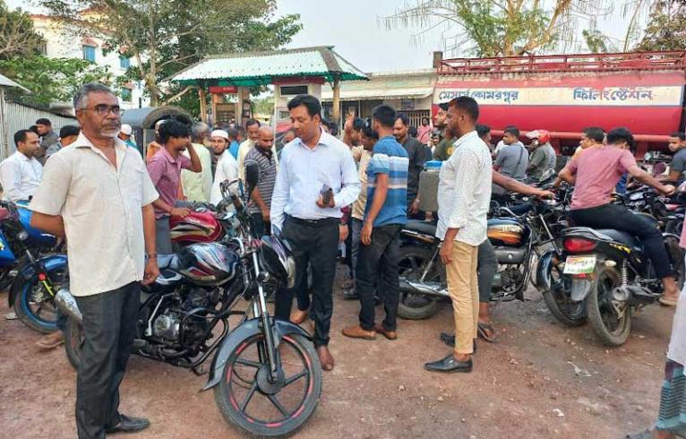 ইউএনওর উদ্যোগে জ্বালানি সংকট কাটিয়ে স্বস্তি ফিরল সালথায়