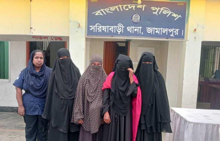 সরিষাবাড়ীতে নারী পথচারীর ব্যাগ চুরি আলামতসহ ৪ জন গ্রেফতার