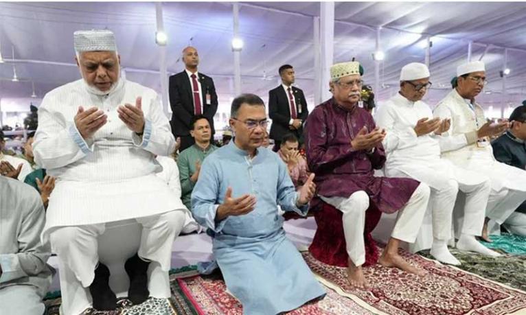 একসঙ্গে ঈদুল ফিতরের নামাজ আদায় করেছেন রাষ্ট্রপতি ও প্রধানমন্ত্রী