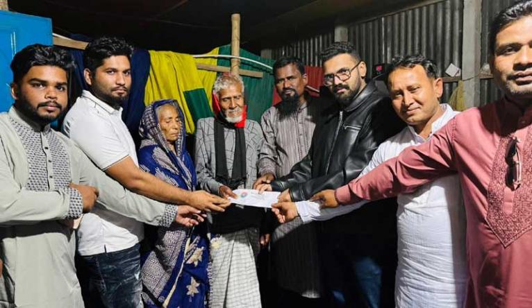 ​শহীদ পরিবারের পাশে তারেক রহমানের পক্ষ থেকে ঈদ উপহার নিয়ে ছাত্রদল নেতা তাওয়াফ