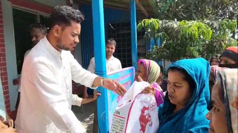 সরিষাবাড়ীতে ‘সেবাই প্রথম’-এর উদ্যোগে দুই শতাধিক পরিবারে ঈদ সামগ্রী বিতরণ