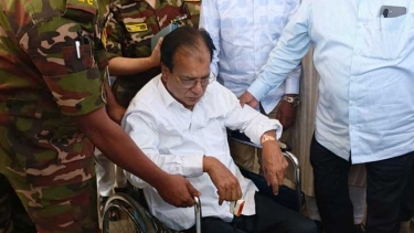 সৈয়দপুরে হঠাৎ অসুস্থ ত্রাণমন্ত্রী, এয়ার অ্যাম্বুলেন্সে আনা হচ্ছে ঢাকায়