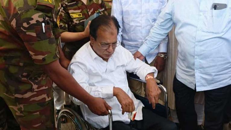 সৈয়দপুরে হঠাৎ অসুস্থ ত্রাণমন্ত্রী, এয়ার অ্যাম্বুলেন্সে আনা হচ্ছে ঢাকায়