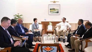 প্রধানমন্ত্রীর সঙ্গে এশিয়ান ইনফ্রাস্ট্রাকচার ইনভেস্টমেন্ট ব্যাংকের প্রতিনিধি দলের সাক্ষাৎ