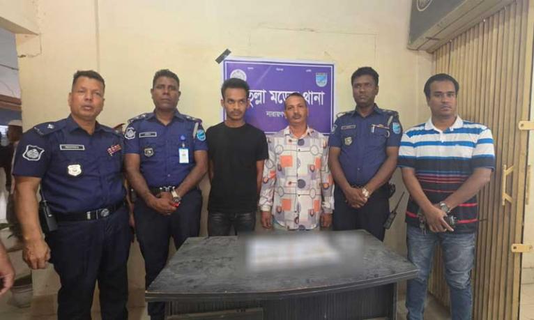 ৫৩ রাউন্ড গুলিসহ রেজ্জাক বাহিনীর প্রধান ছেলেসহ গ্রেপ্তার