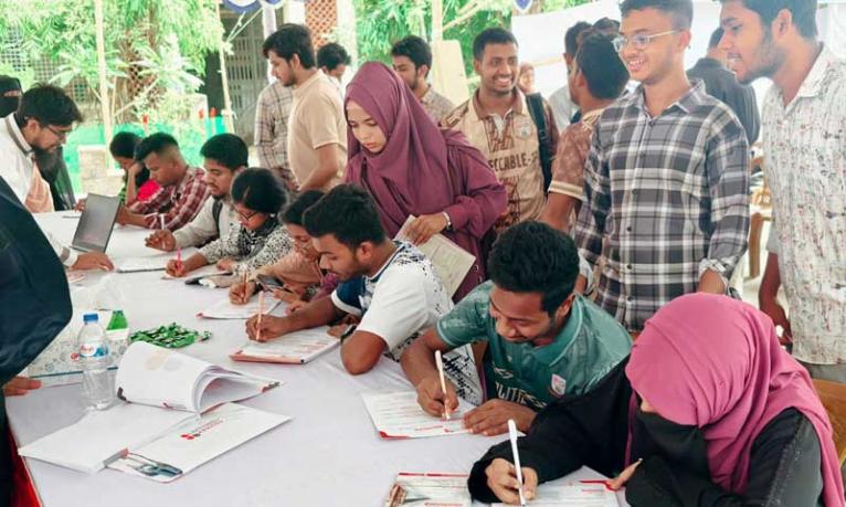 জকসুর উদ্যোগে জবিতে আন্তর্জাতিক শিক্ষা মেলা শুরু