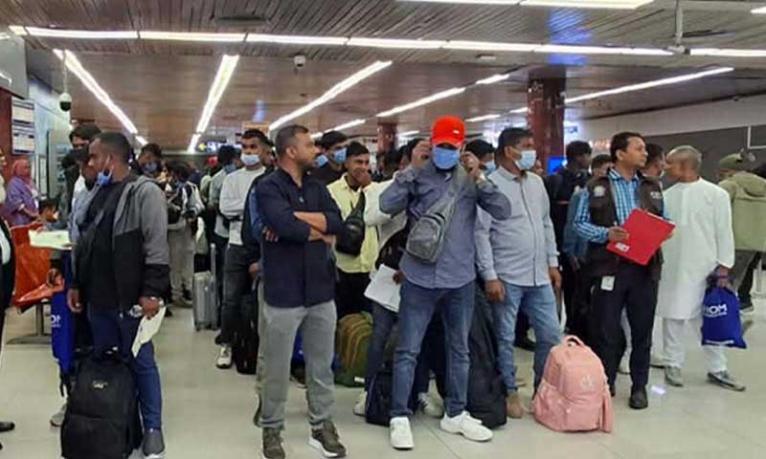 লিবিয়া থেকে দেশে ফিরলেন ১৭৪ জন বাংলাদেশি