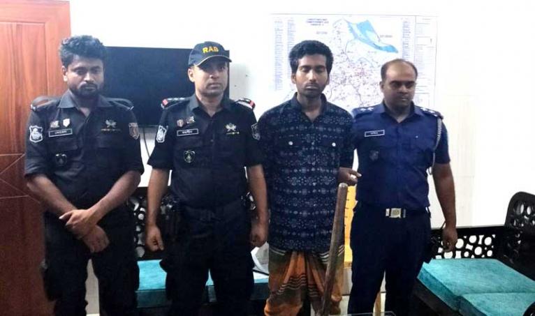 ফরিদপুরে তিনজনকে কুপিয়ে হত্যা: অভিযুক্ত আকাশ গ্রেপ্তার