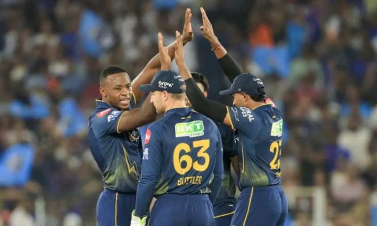 অরেঞ্জ ও পার্পল ক্যাপের লড়াইয়ে কারা এগিয়ে
