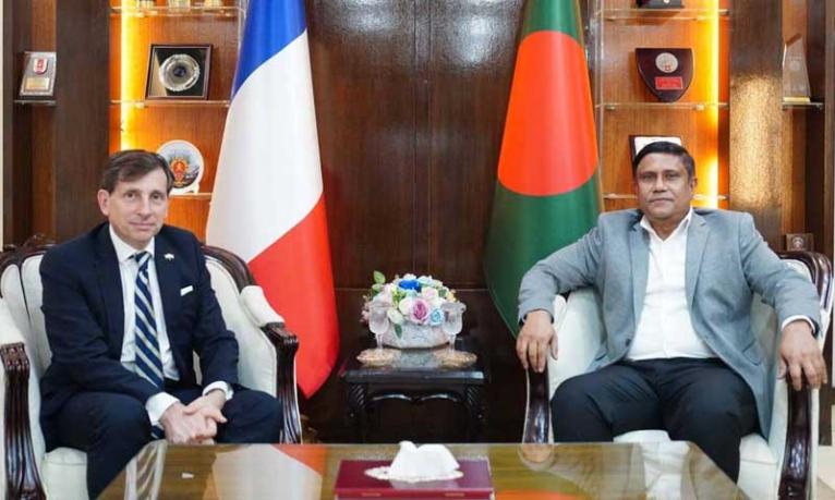 প্রতিরক্ষা উপদেষ্টার সঙ্গে ফরাসি রাষ্ট্রদূতের সৌজন্য সাক্ষাৎ