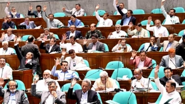 শুক্রবার ছুটির দিনে সংসদ অধিবেশনে পাস হলো যেসব বিল