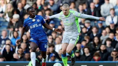 চেলসিকে হারিয়ে আর্সেনালের ঘাড়ে নিঃশ্বাস ফেলছে সিটি