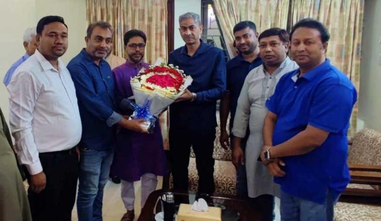 ফরিদপুরে পানি সম্পদ মন্ত্রীর যাত্রাবিরতি, যুবদলের সৌজন্য সাক্ষাৎ