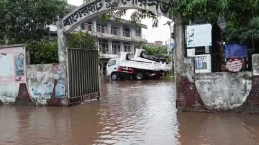 বাগেরহাটে টানা বৃষ্টিতে জলাবদ্ধতা, ভোগান্তিতে জনজীবন