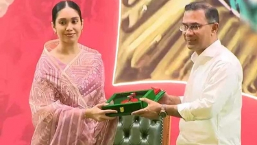 খালেদা জিয়ার পক্ষে স্বাধীনতা পদক নিলেন জাইমা রহমান