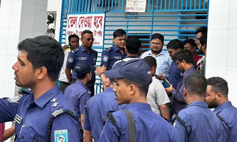 গাইবান্ধায় ফিলিং স্টেশনে তেল নেওয়া নিয়ে সংঘর্ষ, ছুরিকাঘাতে আহত ৩