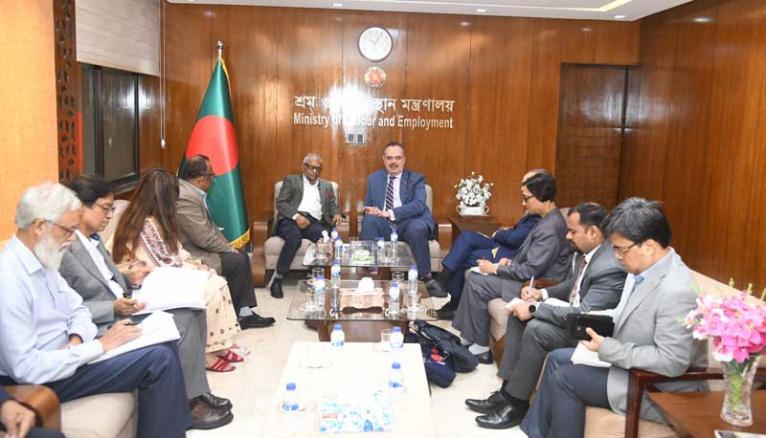 শ্রম ও কর্মসংস্থান মন্ত্রীর সাথে যুক্তরাষ্ট্রের রাষ্ট্রদূতের সাক্ষাৎ