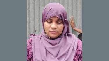 প্রেমের টানে পটুয়াখালী থেকে মাদারগঞ্জে ৫ সন্তানের জননী, প্রেমিকের বাড়িতে অনশন