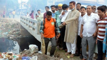 জালকুড়িতে মশক নিধন কার্যক্রম উদ্বোধনে নাসিক প্রশাসক সাখাওয়াত