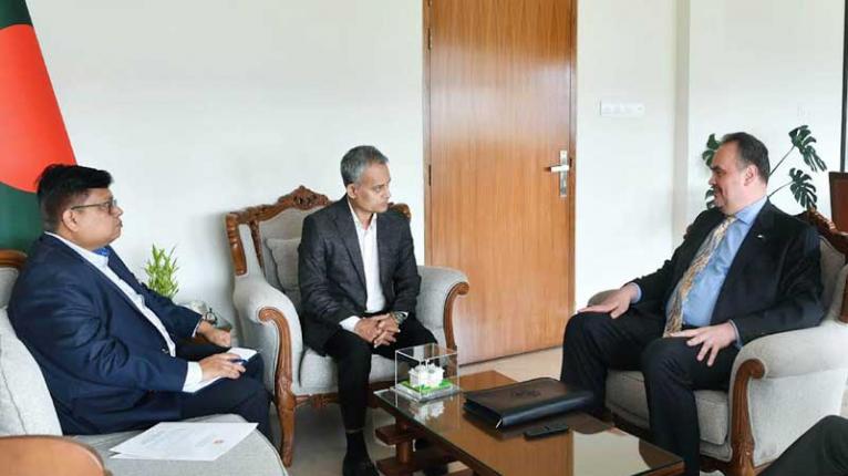 সড়ক পরিবহন ও সেতু মন্ত্রী শেখ রবিউল আলমের সাথে মার্কিন রাষ্ট্রদূতে সাক্ষাৎ