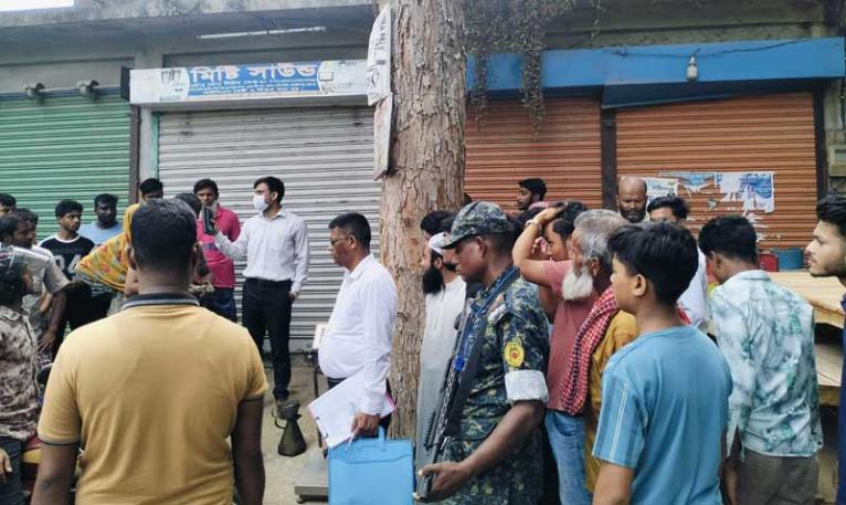 ফরিদপুরে অবৈধভাবে পেট্রোল মজুদ ও অতিরিক্ত মূল্যে বিক্রি: অভিযানে ২০ হাজার টাকা জরিমানা