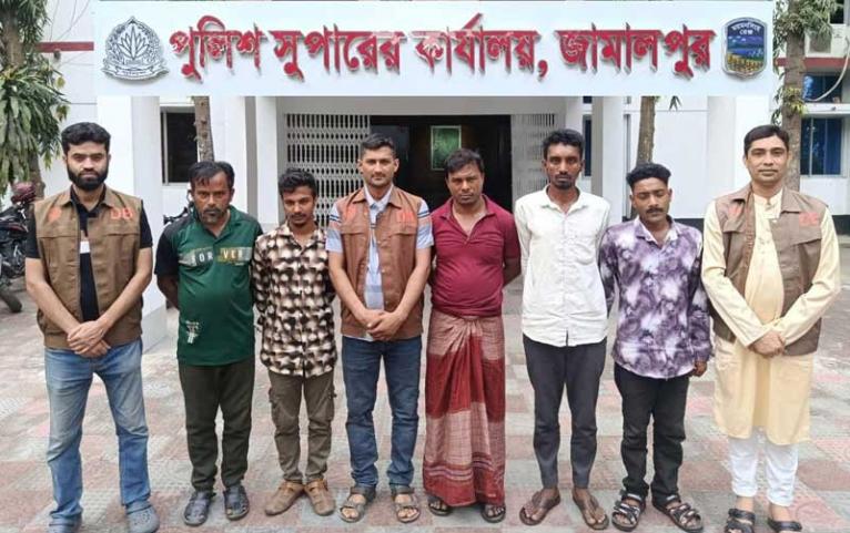 জামালপুরে ডিবি অভিযানে ৫ মাদক কারবারি গ্রেফতার