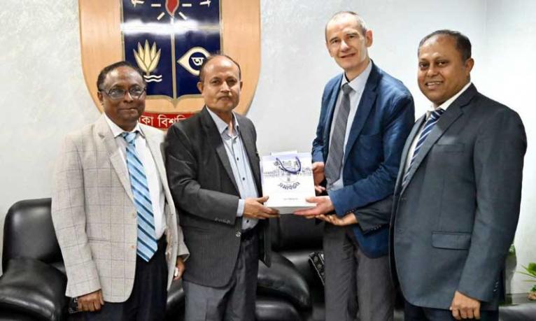 ঢাবি উপাচার্যের সঙ্গে জার্মান অধ্যাপকের সাক্ষাৎ