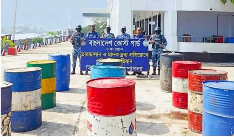 নারায়ণগঞ্জে কোস্ট গার্ডের অভিযানে ২২০০ লিটার অবৈধ জ্বালানি জব্দ