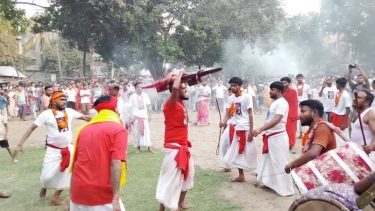 ফরিদপুরে মহাদেব শিবের চালান উপলক্ষে চৌধুরী বাড়ি দুর্গা মন্দিরে হাজারো ভক্তের সমাগম