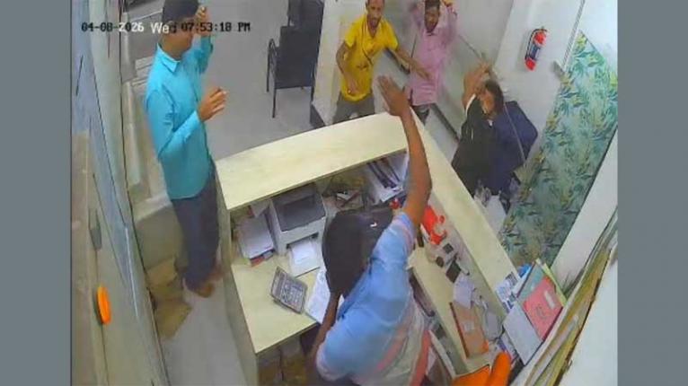 সালথায় মাদক ব্যবসা ও সেবনে বাধা দেওয়ায় সাবেক সেনা সদস্যের ওপর হামলা