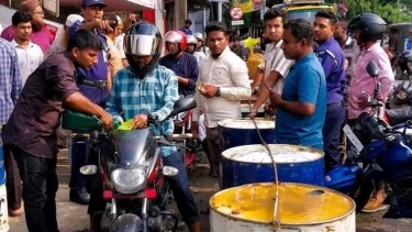 প্রশাসনের কঠোর নির্দেশে জামালপুরে ফুয়েল কার্ড ছাড়া মিলছে না তেল