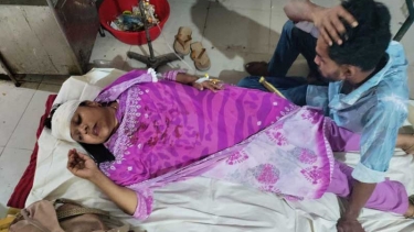 ফরিদপুরে পিং লেডিস শোরুম দখলকে কেন্দ্র করে ওপর হামলা, আহত ১