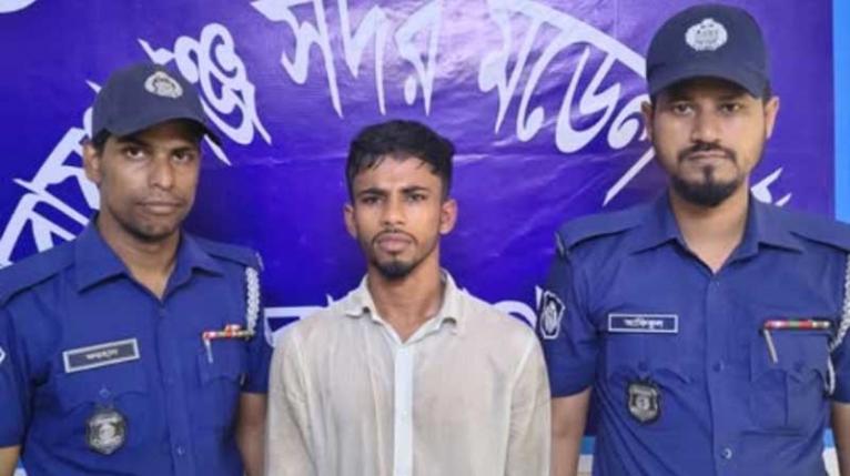 পুলিশের অস্ত্র-গুলি ছিনতাই মামলায় আরও একজন গ্রেফতার
