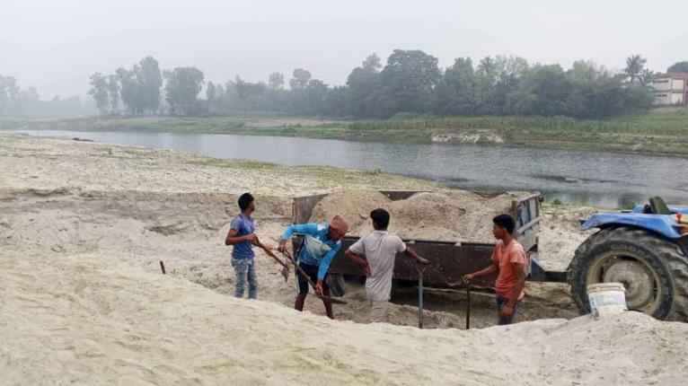 দলীয় প্রভাব খাটিয়ে মাটি বাণিজ্য, সরিষাবাড়ীতে হুমকির মুখে সাধারণ মানুষ
