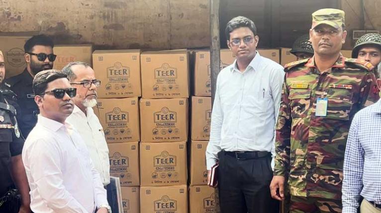 কুষ্টিয়ায় ভোজ্য তেল মজুদের দায়ে একলাখ টাকা জরিমানা