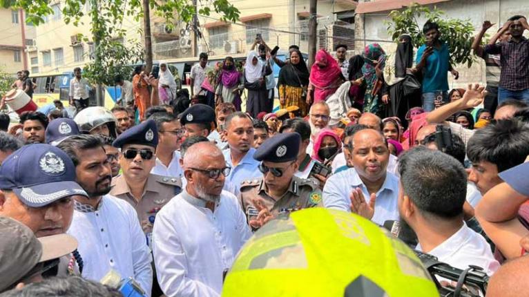 শ্রম মন্ত্রীর হস্তক্ষেপে শ্রমিকদের সড়ক অবরোধ প্রত্যাহার