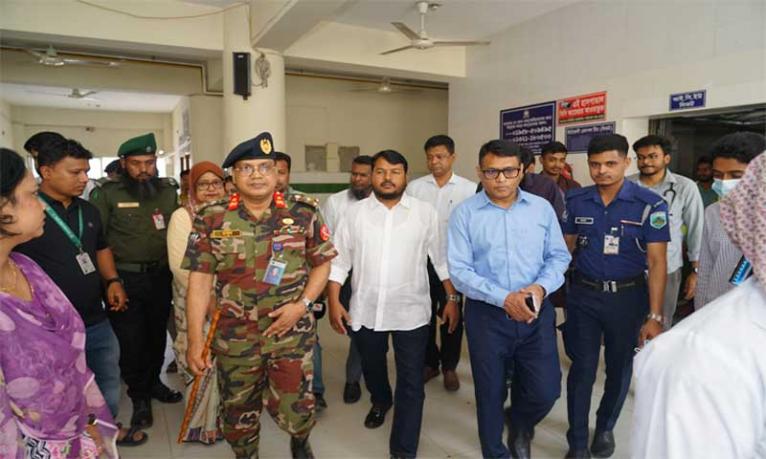 হাম রোগের চিকিৎসার খোঁজ নিতে রামেক হাসপাতালে রাসিক প্রশাসক