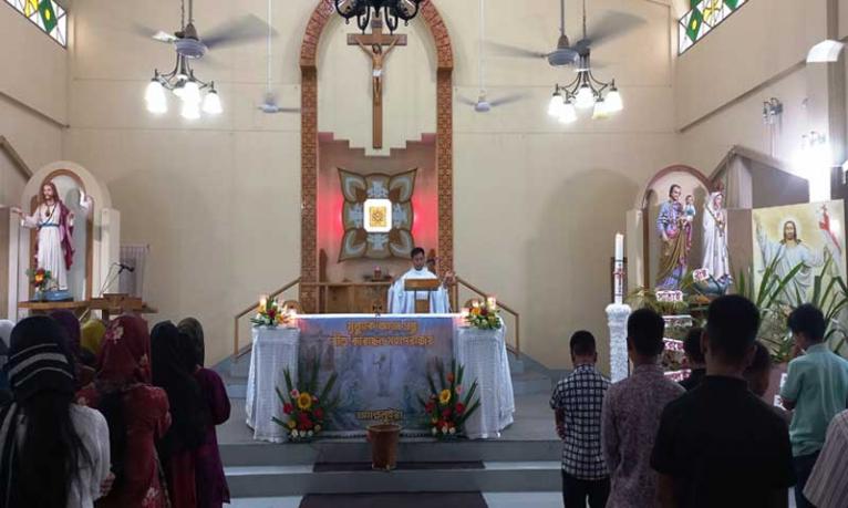 বান্দরবানে নানা আয়োজনে ইস্টার সানডে উদযাপন