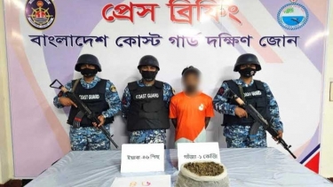 ভোলায় কোস্টগার্ডের অভিযানে মাদক কারবারি আটক