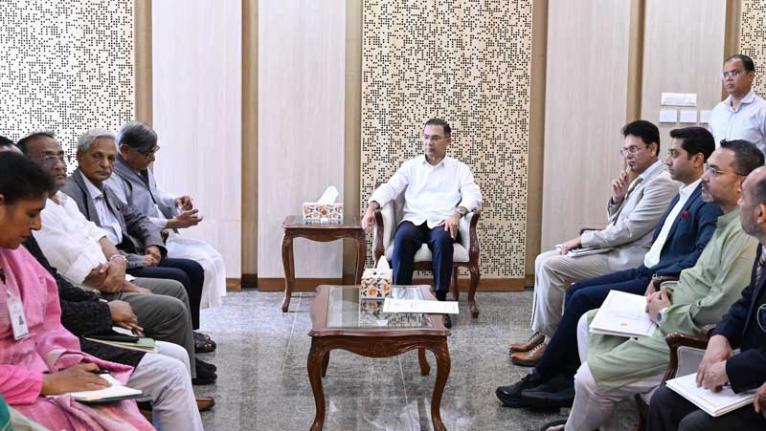 প্রধানমন্ত্রীর সঙ্গে অধ্যাপক আবদুল্লাহ আবু সায়ীদের বৈঠক