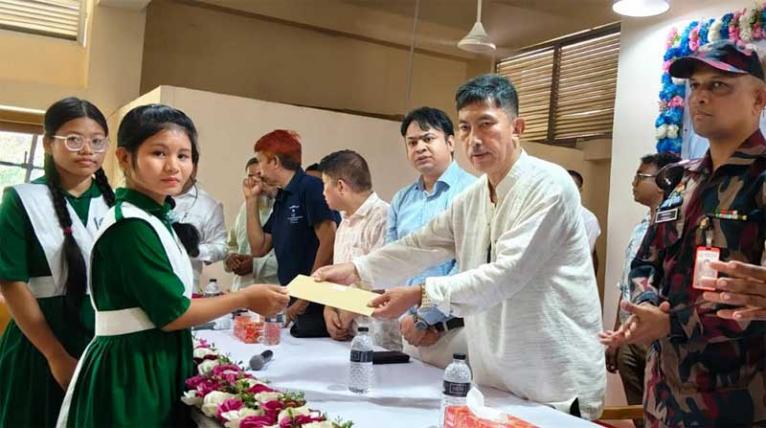 অর্থাভাবে কোনো শিক্ষার্থীর পরীক্ষা দিতে না পারা আমাদের জন্য লজ্জাজনক : পার্বত্য মন্ত্রী