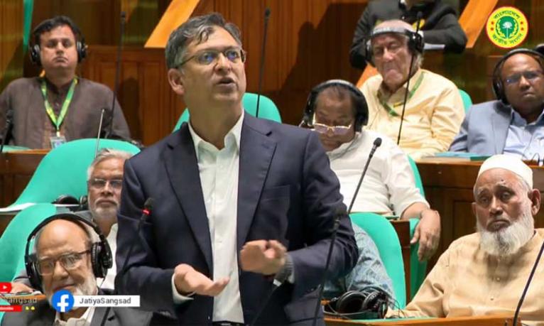 জ্বালানি অবৈধ মজুদ, কালোবাজারি ও পাচারের বিরুদ্ধে আইনশৃঙ্খলা বাহিনী কঠোর ব্যবস্থা নিচ্ছে: স্বরাষ্ট্রমন্ত্রী