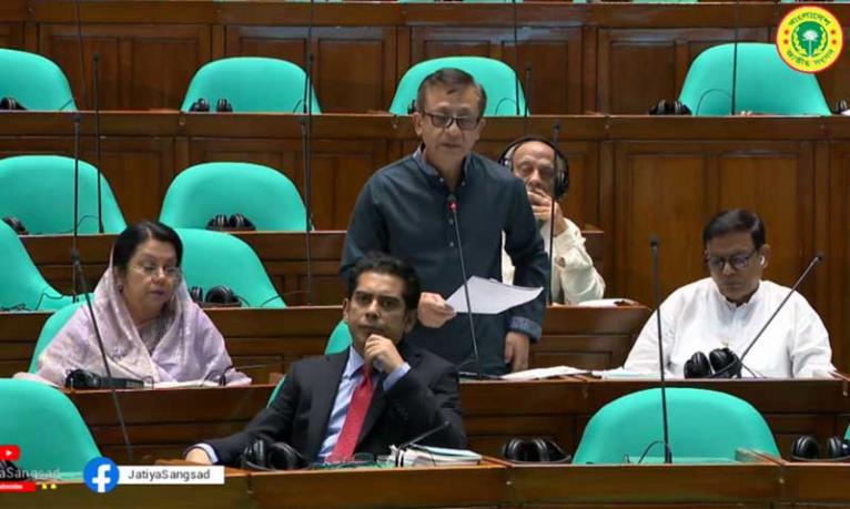 বৈশ্বিক অর্থনৈতিক চ্যালেঞ্জ মোকাবিলায় সরকারের বাস্তবমুখী পদক্ষেপ : বাণিজ্যমন্ত্রী