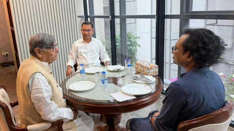 প্রধানমন্ত্রীর সঙ্গে অধ্যাপক আবদুল্লাহ আবু সায়ীদের সাক্ষাৎ