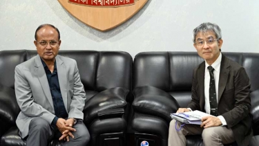 ঢাবি উপাচার্যের সঙ্গে জাপানের অধ্যাপকের সৌজন্য সাক্ষাৎ