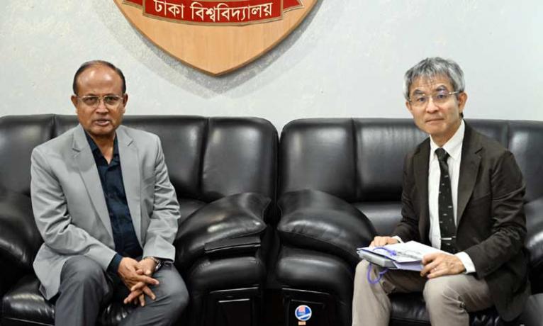 ঢাবি উপাচার্যের সঙ্গে জাপানের অধ্যাপকের সৌজন্য সাক্ষাৎ