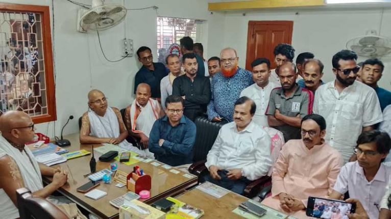 প্রধানমন্ত্রীর বিশেষ সহকারি বিজন কান্তি সরকার ‌এর ফরিদপুরের শ্রীধাম শ্রী অঙ্গন পরিদর্শন