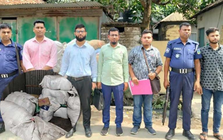 জামালপুরে নিষিদ্ধ পলিথিন মজুদের দায়ে ২০ হাজার টাকা জরিমানা